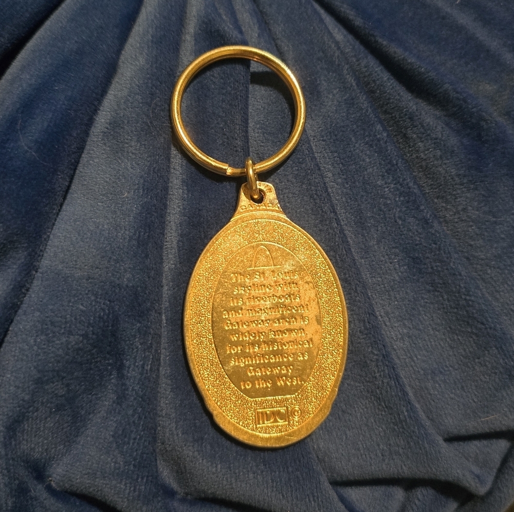 Vintage St. Louis Souvenir Keychain - Picture 2 of 2